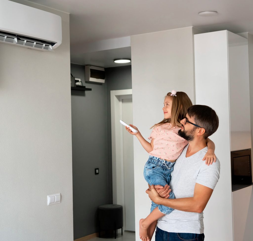 Homme avec sa fille ajustant leur thermopompe murale